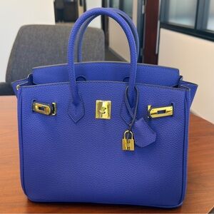 Classic Size 30 Tote Handbag